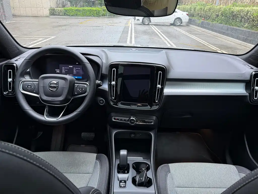 Volvo XC40 2022 — фото 15