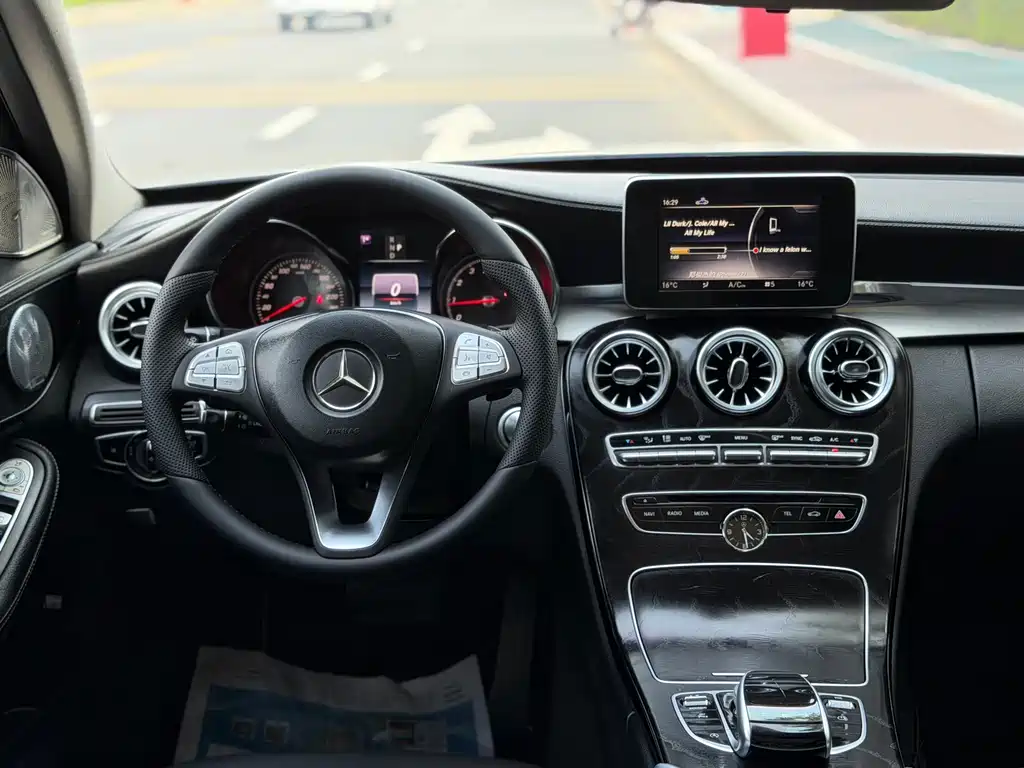 Mercedes-Benz C-Class 2018 — фото 17