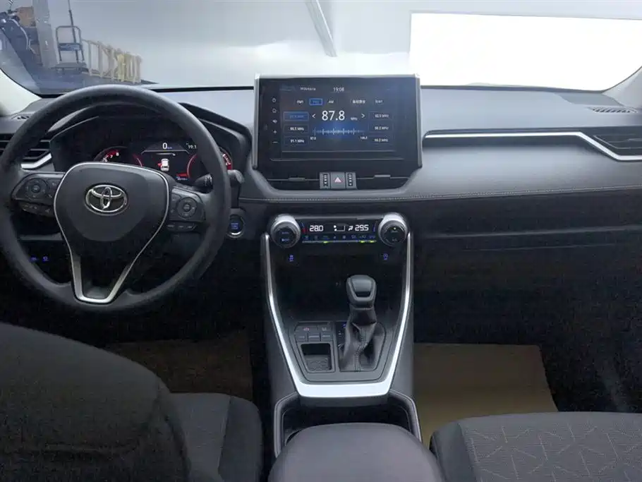 Toyota RAV4 2020 — фото 12