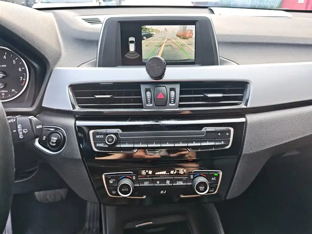 BMW X1 2018 — фото 15