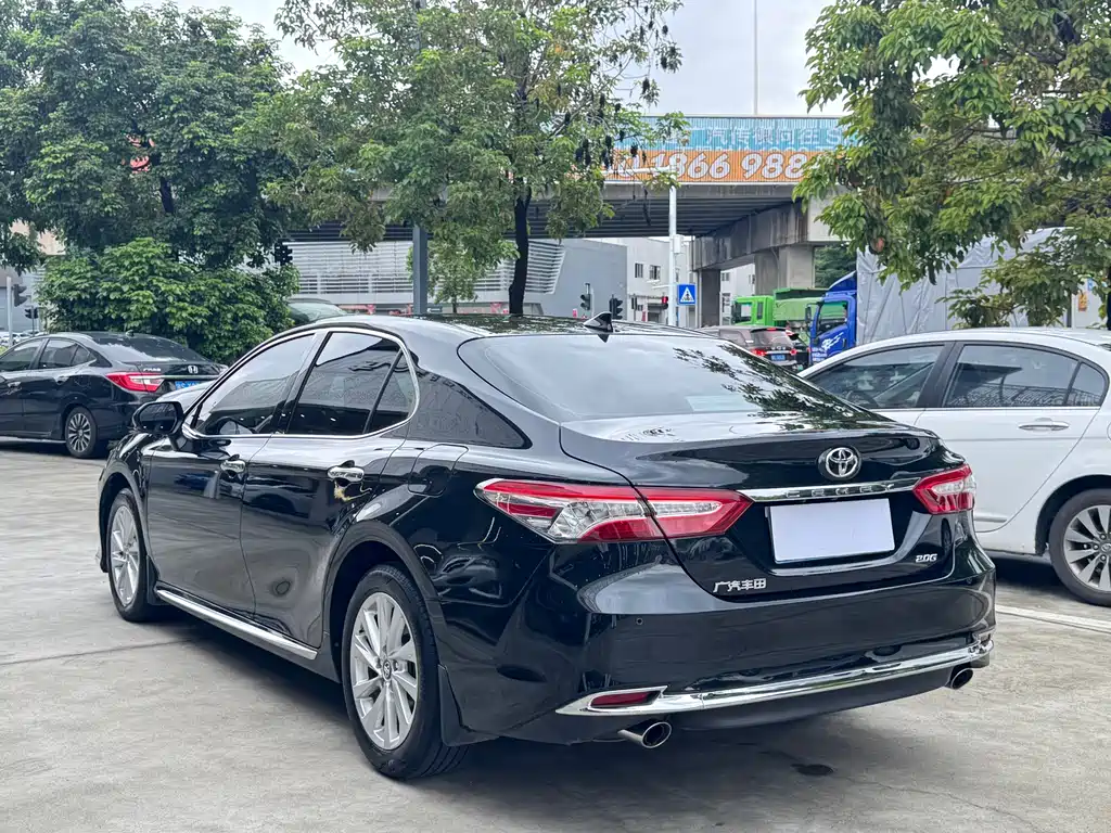 Toyota Camry 2023 — фото 13