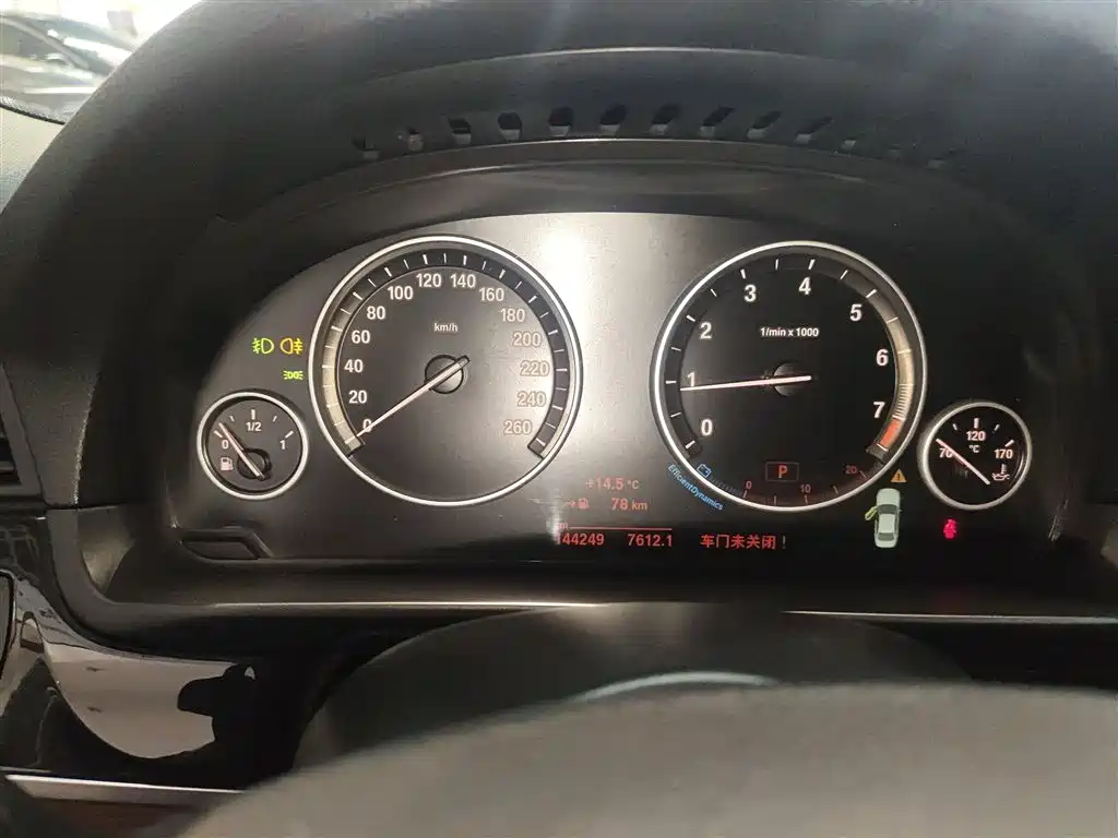 BMW 5 Series 2015 — фото 12