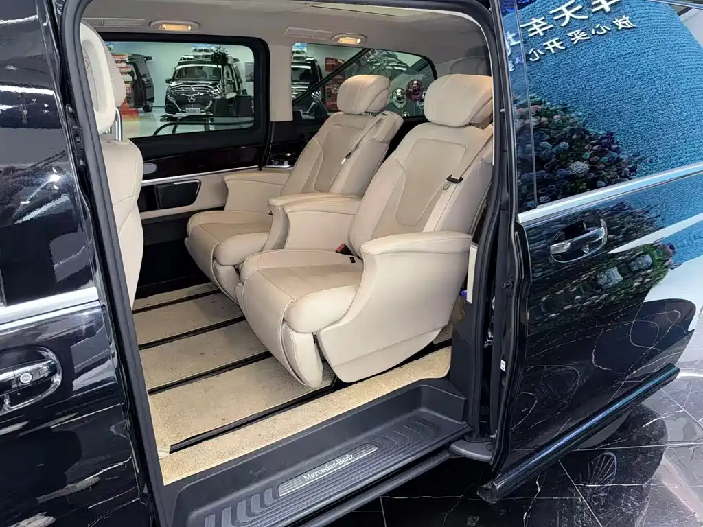 Mercedes-Benz V-Class 2019 — фото 12