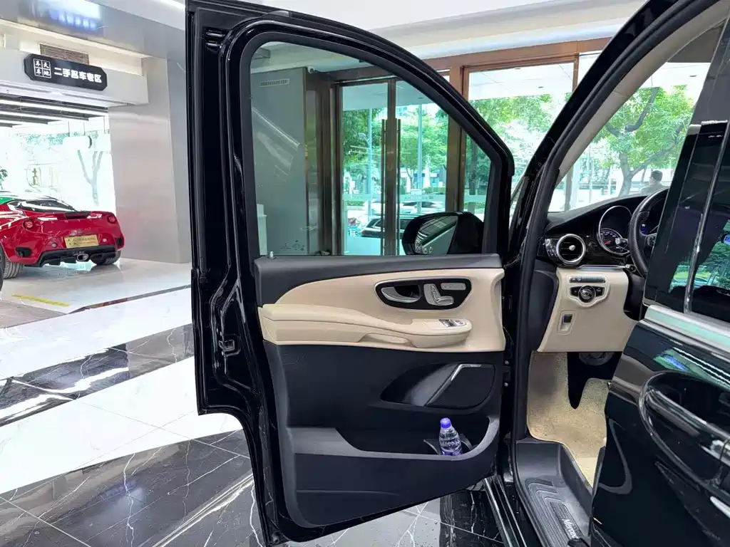 Mercedes-Benz V-Class 2019 — фото 20