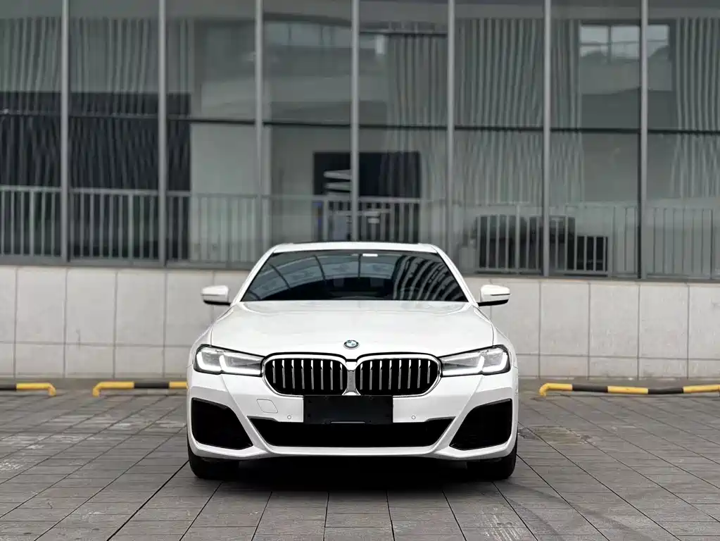 BMW 5 Series 2023 — фото 2