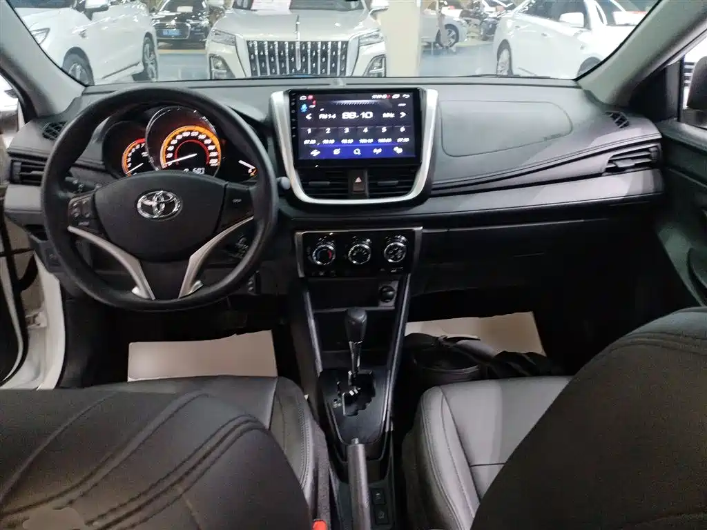 Toyota Yaris L 2022 — фото 6