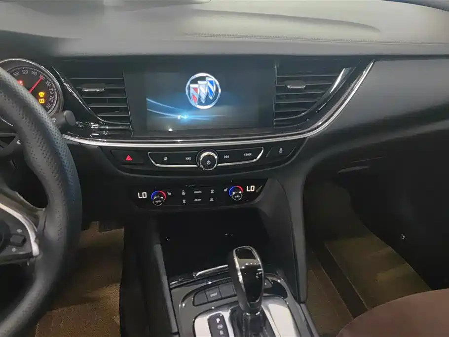 Buick Regal 2018 — фото 13