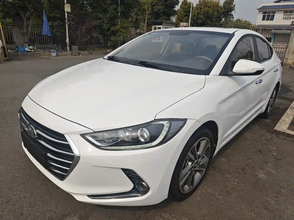 Hyundai Elantra 2016 — фото 1