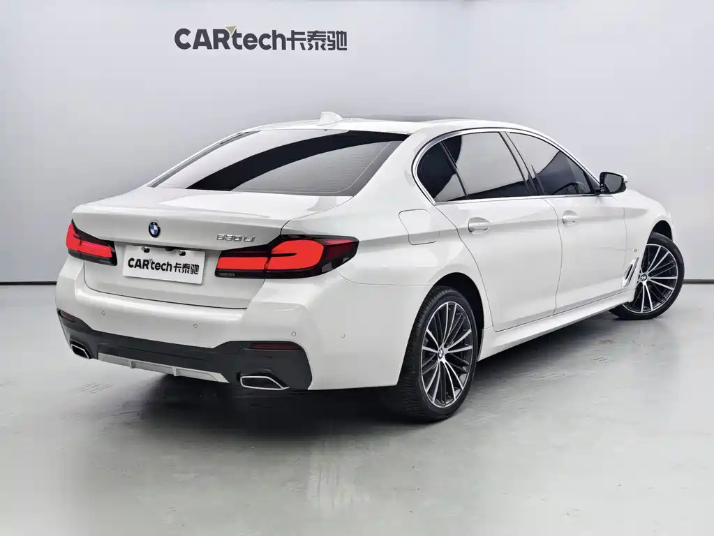 BMW 5 Series 2023 — фото 15