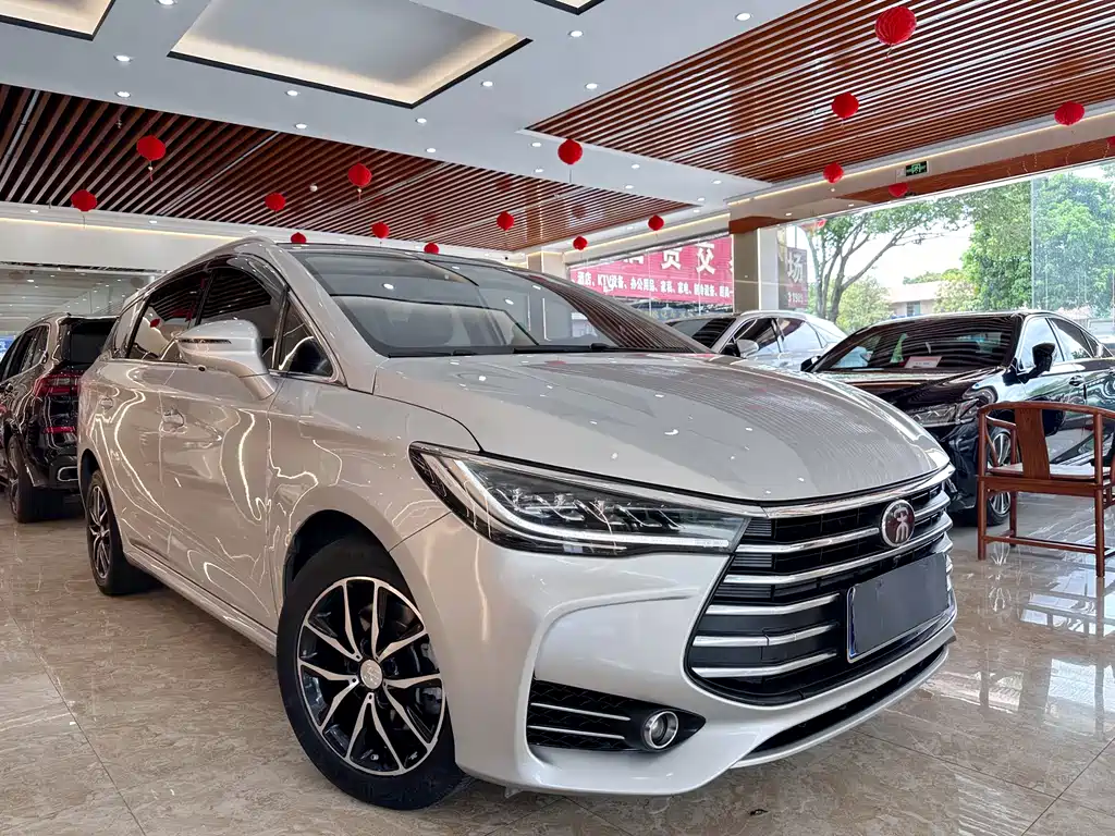 BYD MAX 2018