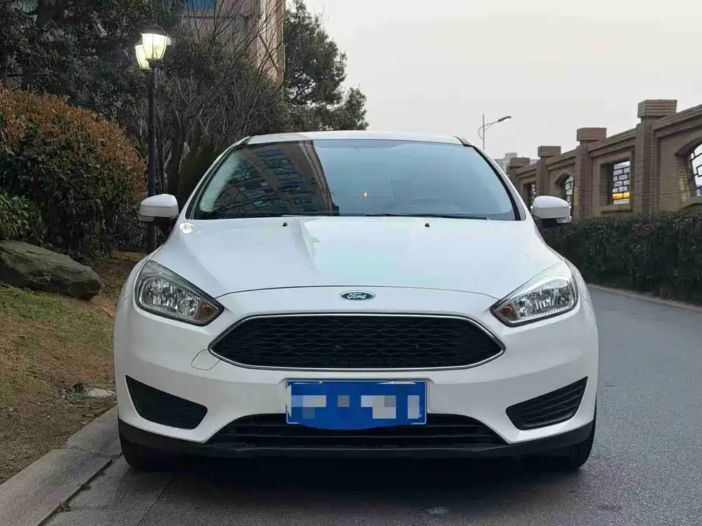 Ford Focus 2018 — фото 2