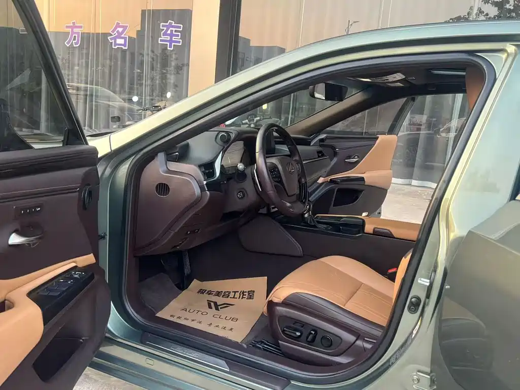 Lexus ES 2018