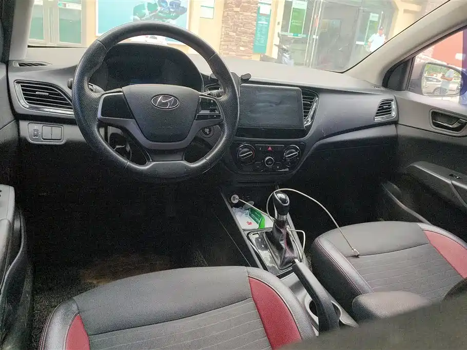 Hyundai Verna 2017 — фото 12