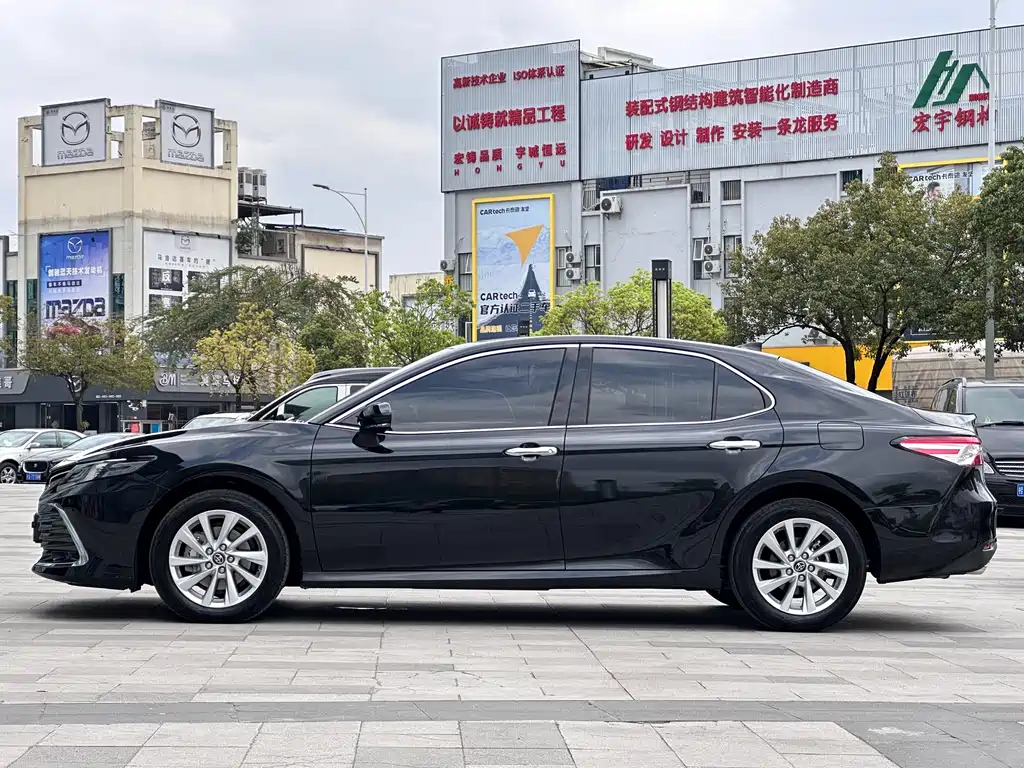 Toyota Camry 2023 — фото 6