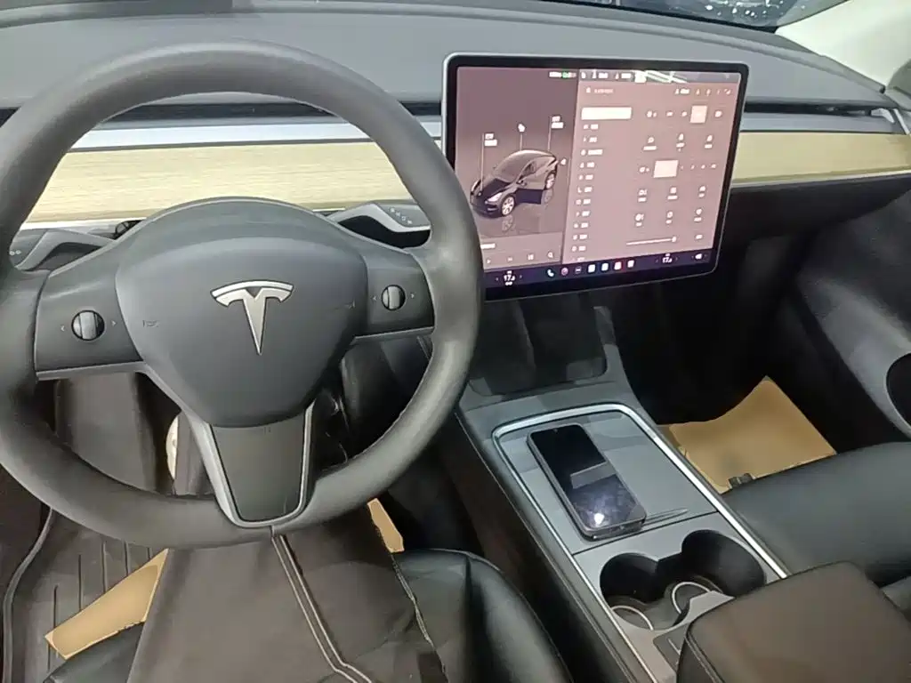 Tesla Model Y 2023 — фото 10
