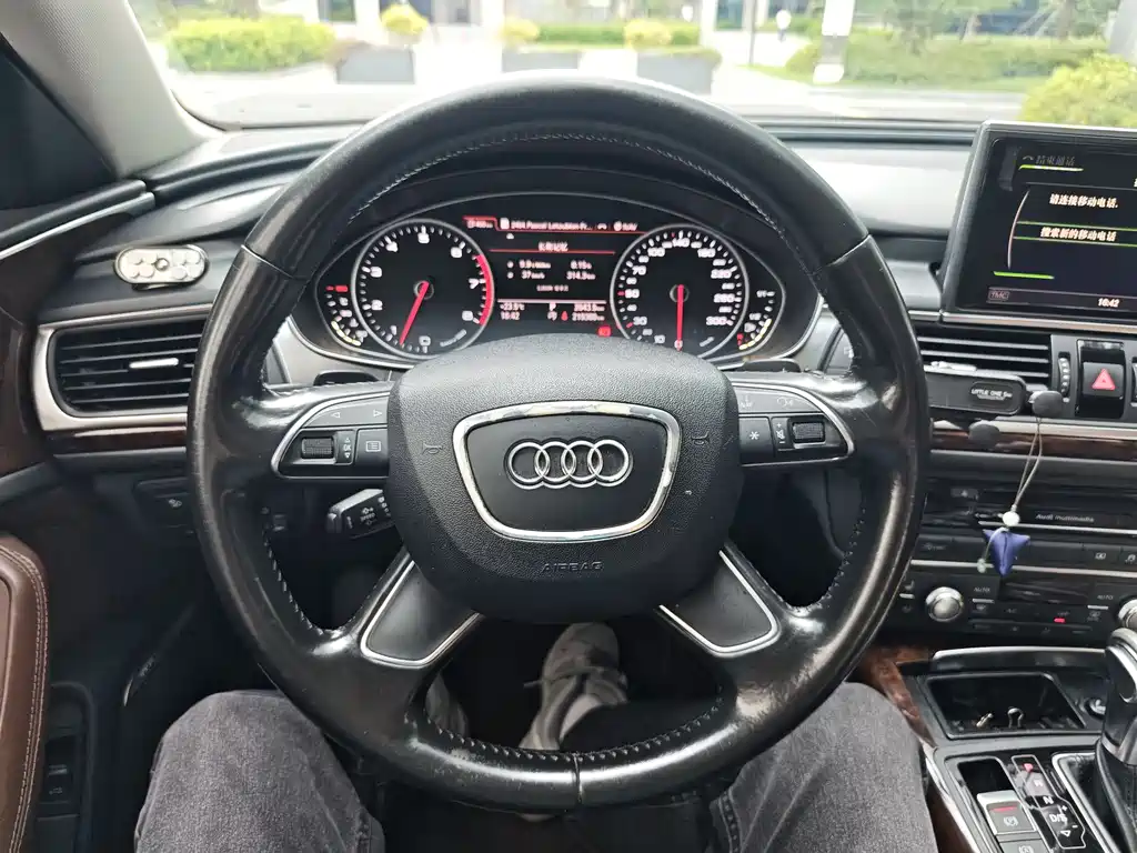 Audi A6L 2014 — фото 18