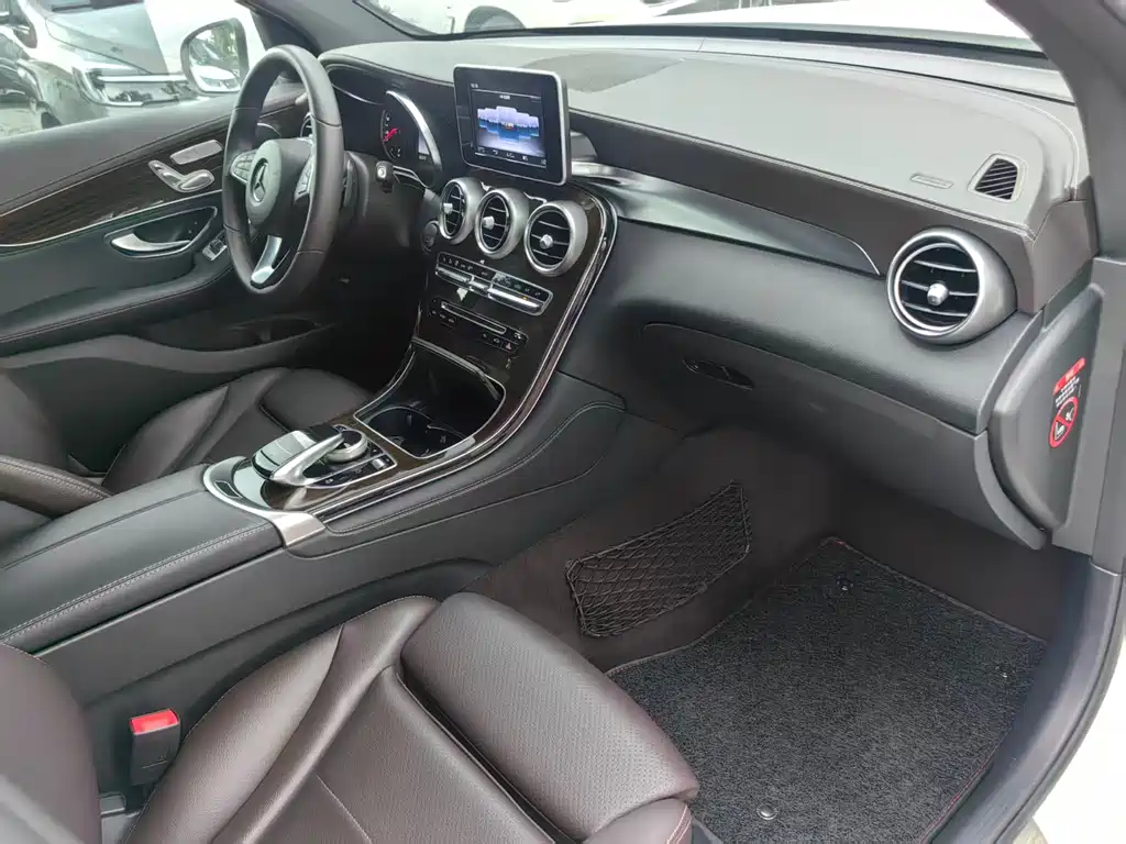 Mercedes-Benz GLC 2018 — фото 12