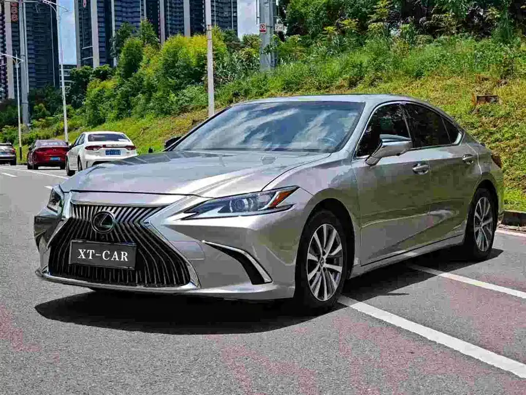 Lexus ES 2019 — фото 1