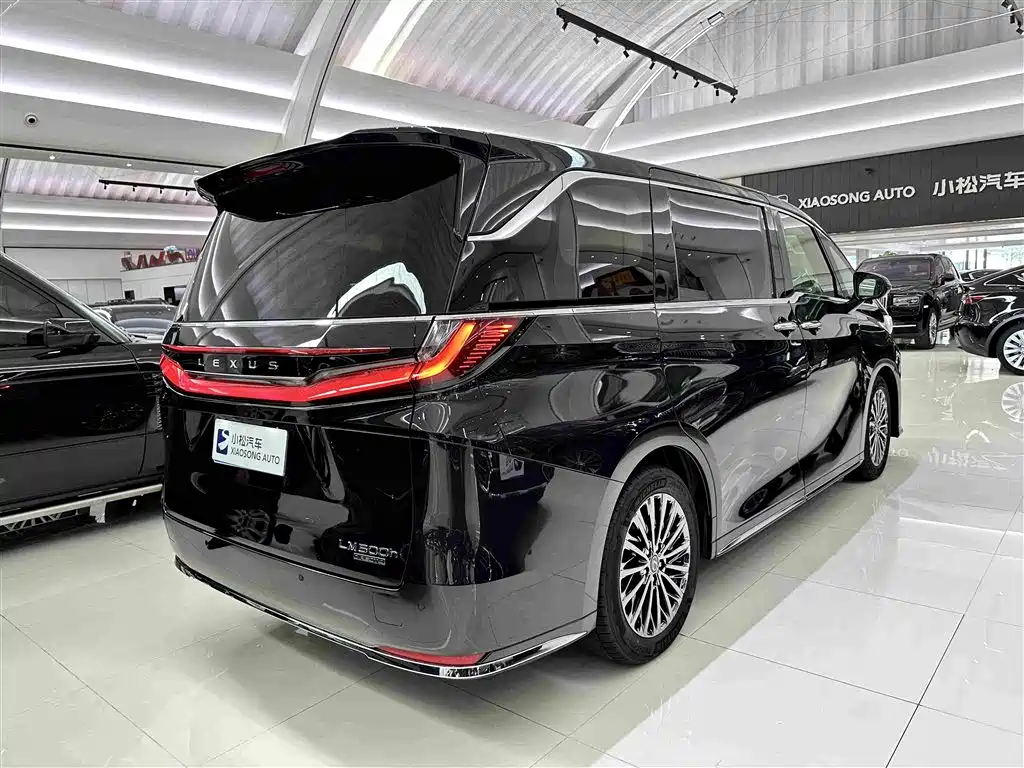 Lexus LM 2026