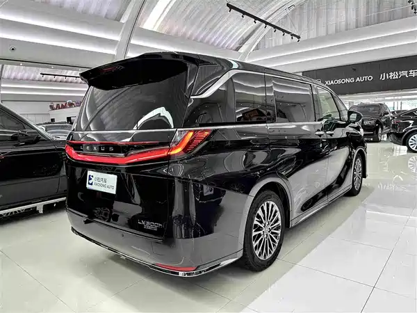 Lexus LM 2026
