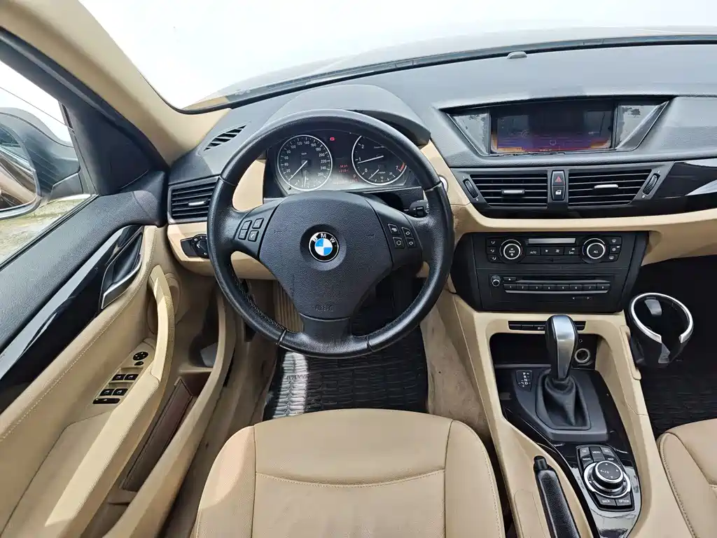 BMW X1 2011 — фото 10