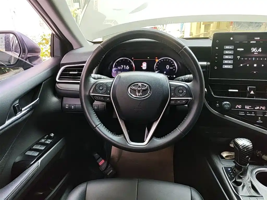 Toyota Camry 2022 — фото 11