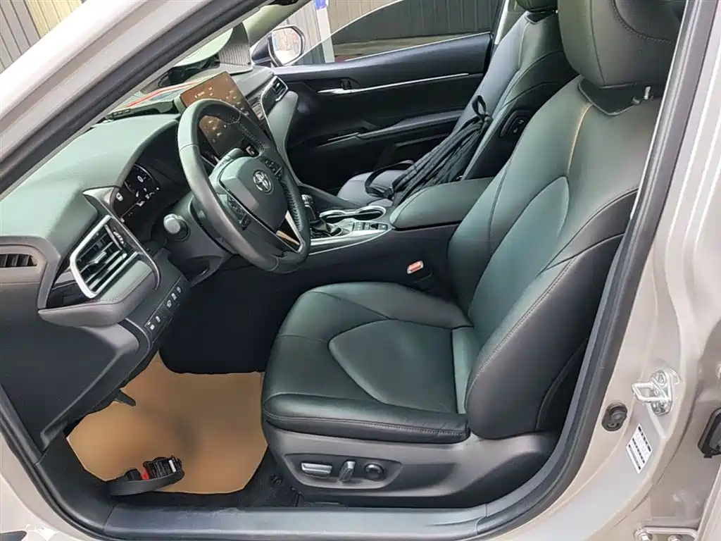 Toyota Camry 2022 — фото 15