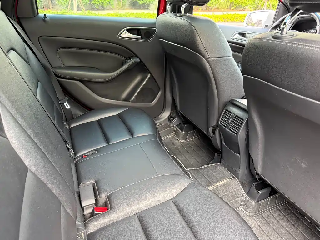 Mercedes-Benz B-Class 2016 — фото 10