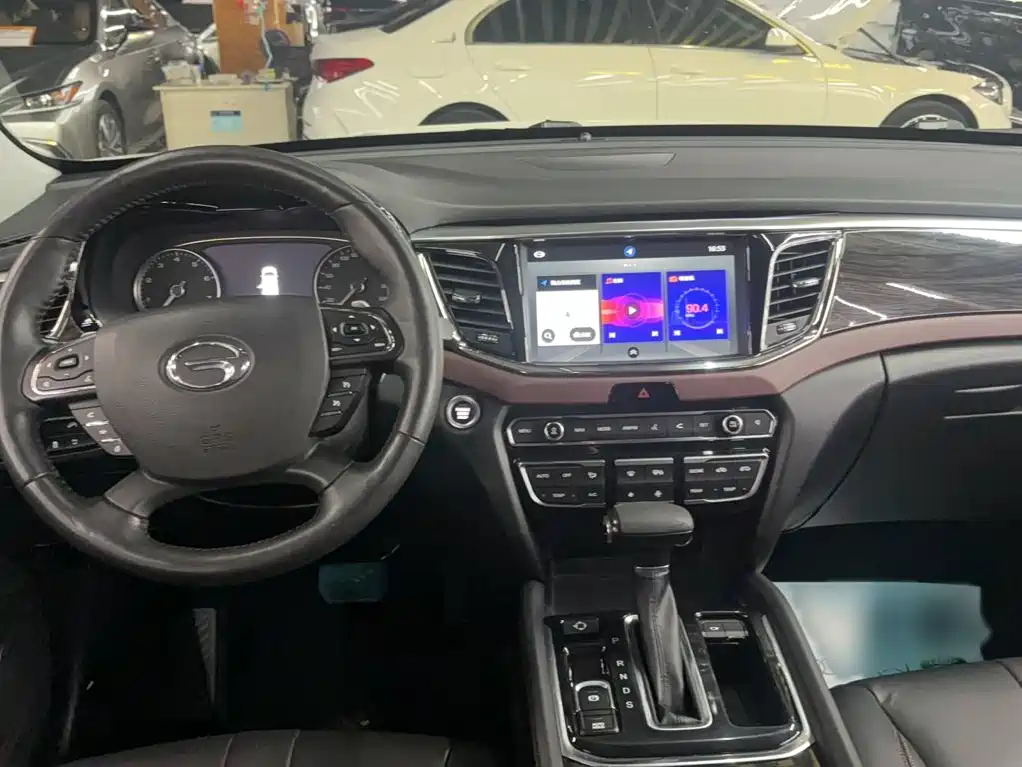 GAC Motor Trumpchi GS8 2017 — фото 15