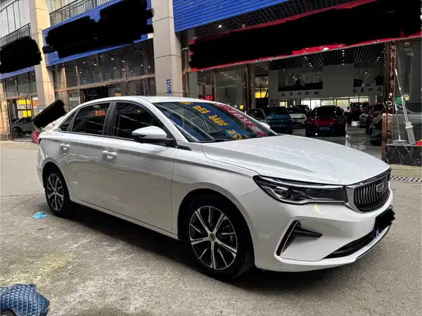 Geely Emgrand 2022