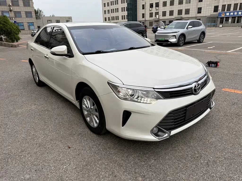 Toyota Camry 2015 — фото 3