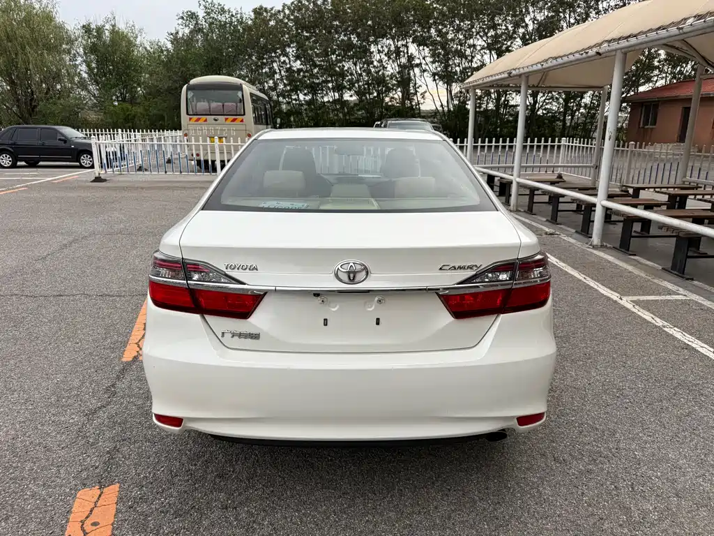 Toyota Camry 2015 — фото 8