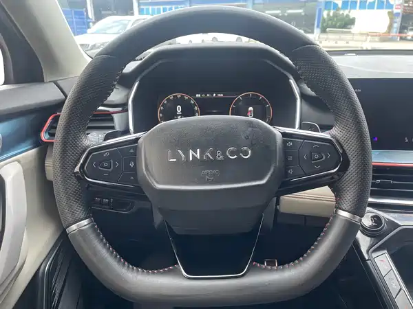 Lynk & Co 06 2022