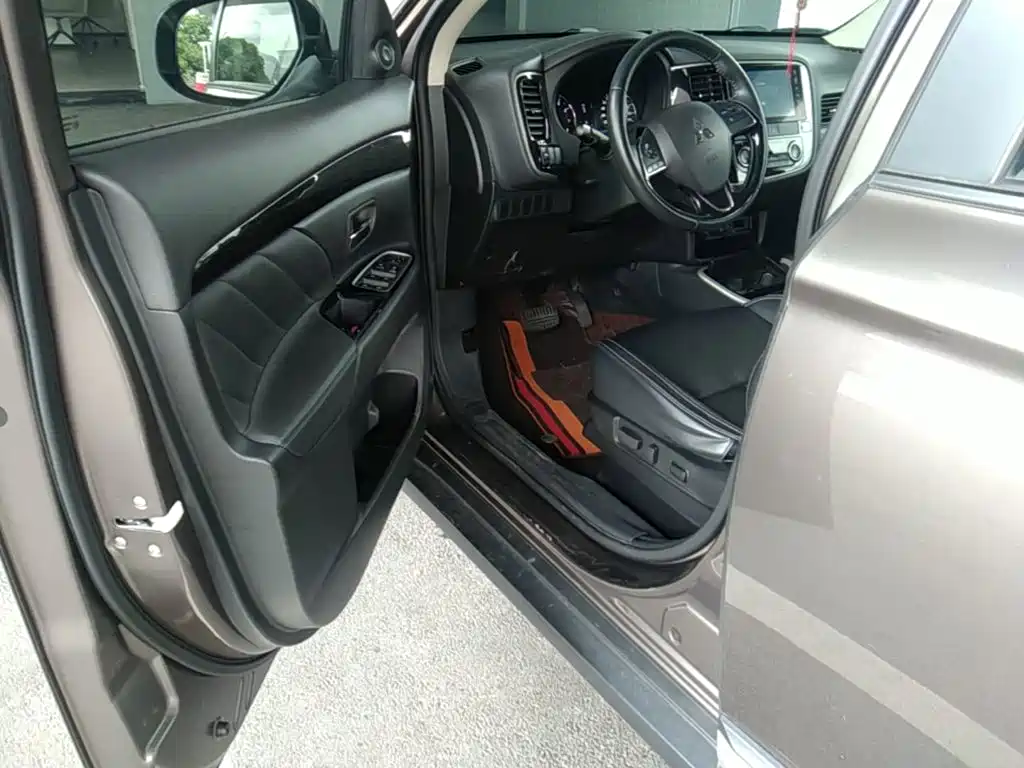 Mitsubishi Outlander 2020 — фото 23