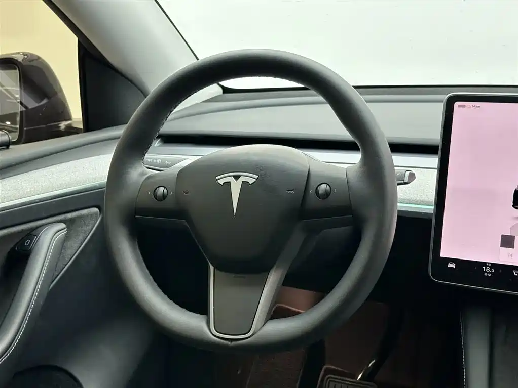 Tesla Model Y 2023 — фото 12