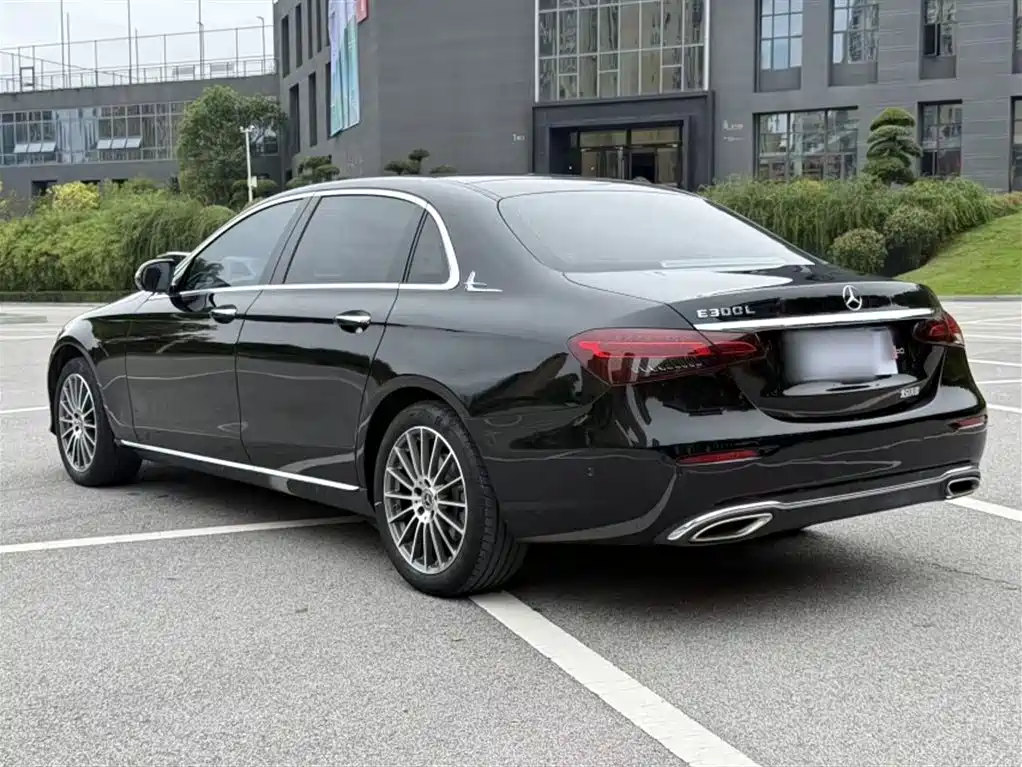 Mercedes-Benz E-Class 2022 — фото 23