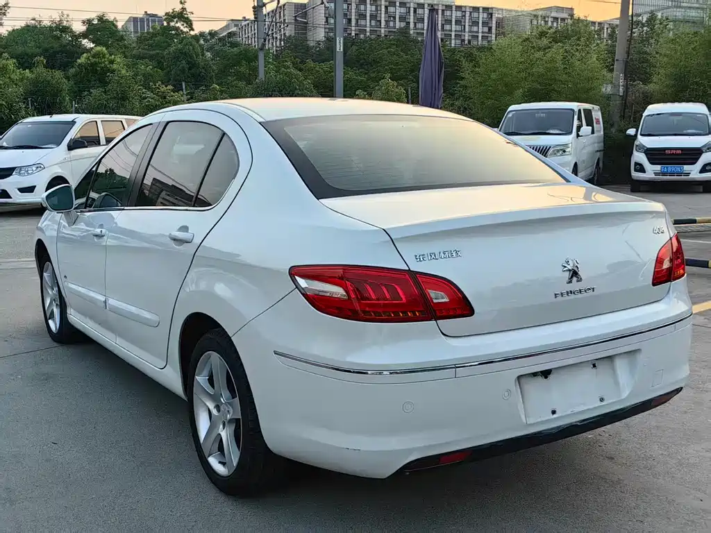 Peugeot 408 2014 — фото 11