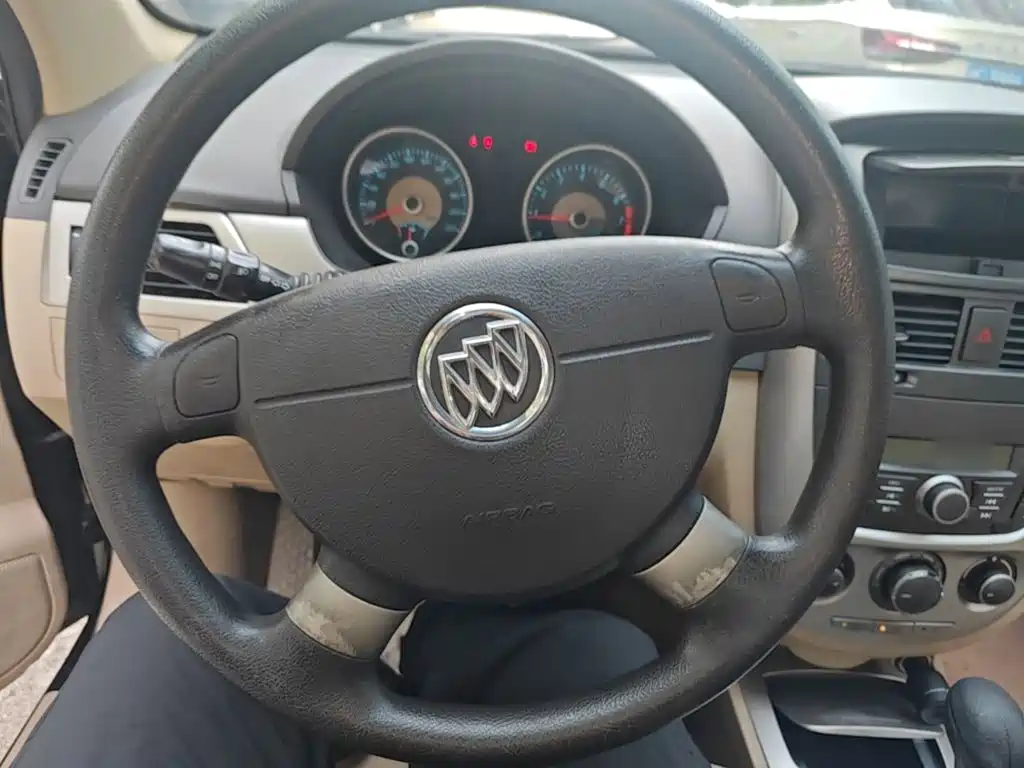 Buick Excelle 2015 — фото 11