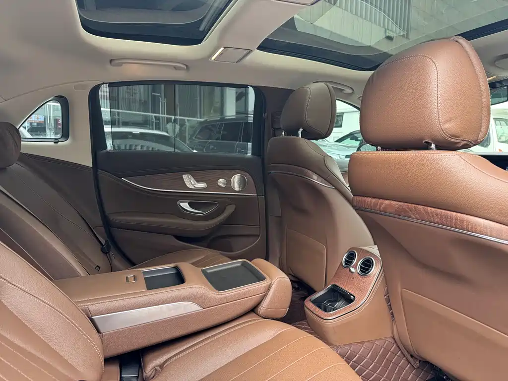 Mercedes-Benz E-Class 2022 — фото 14