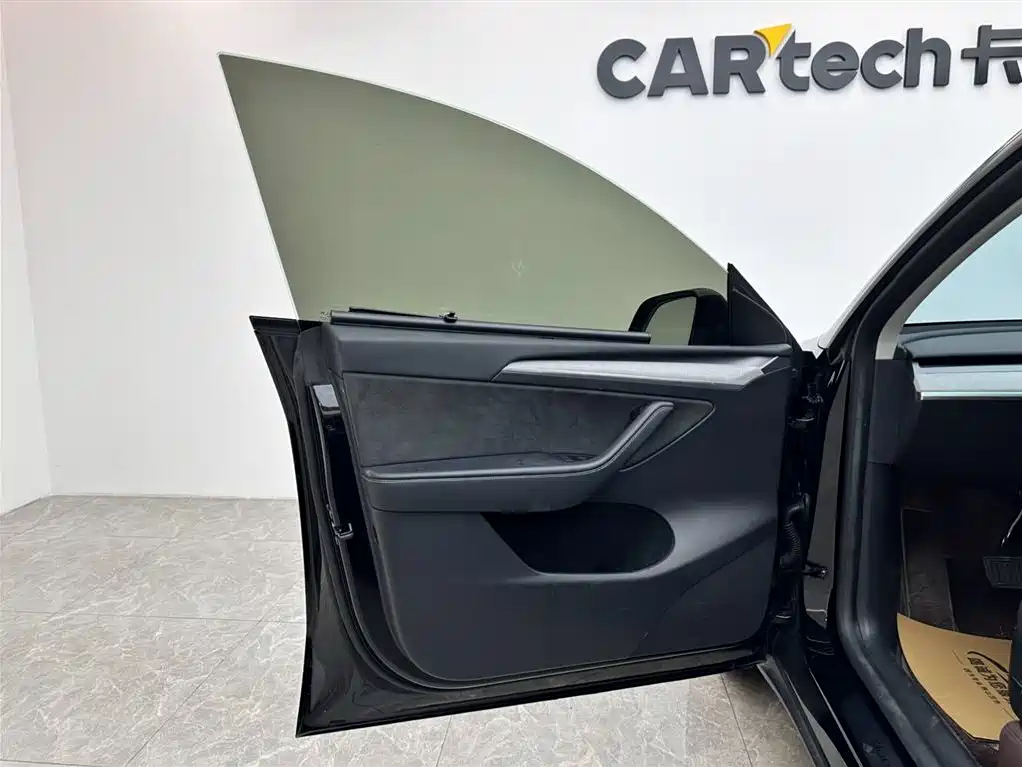 Tesla Model Y 2023 — фото 15