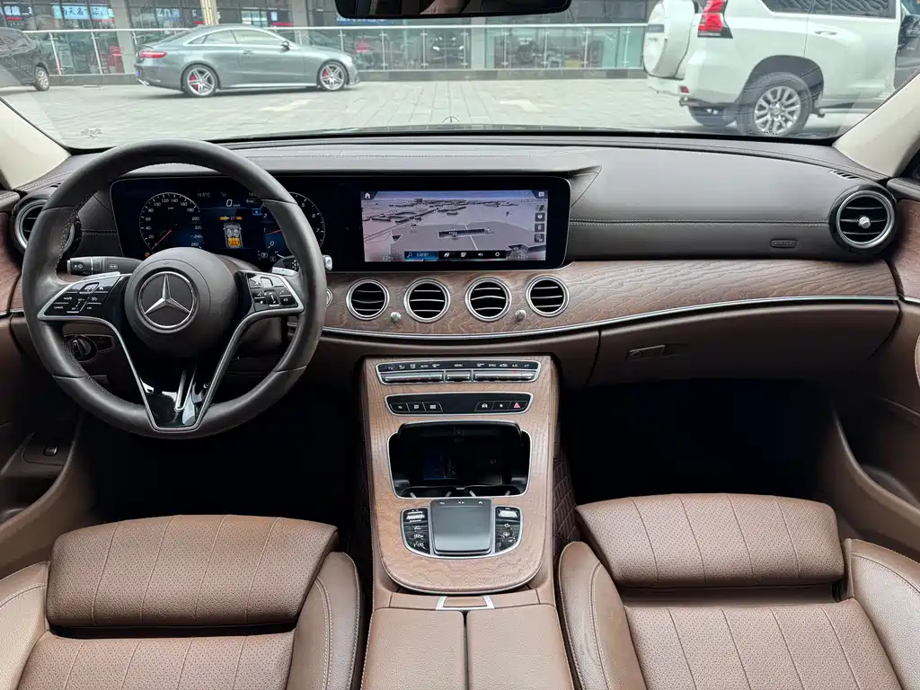 Mercedes-Benz E-Class 2022 — фото 13