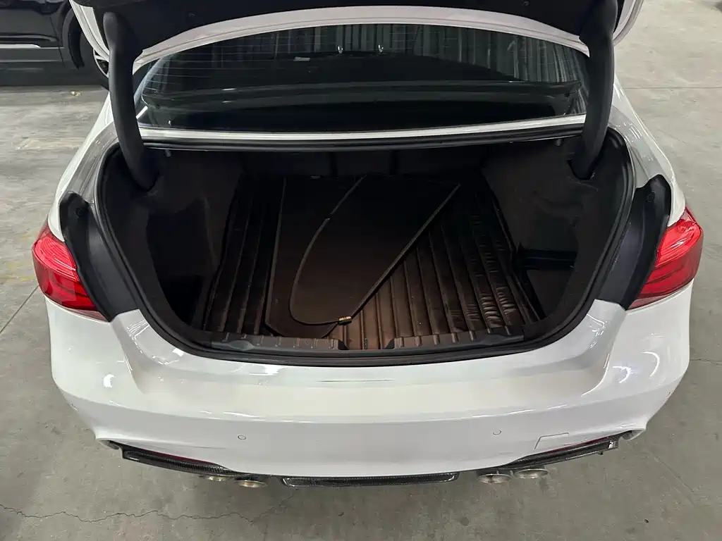 BMW 3 Series 2017 — фото 16
