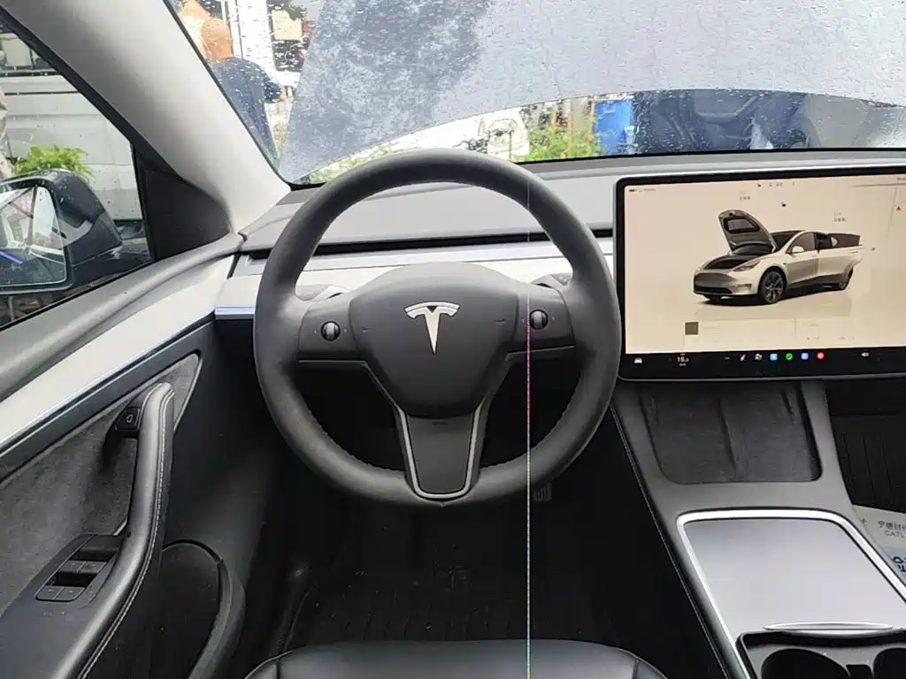 Tesla Model Y 2024 — фото 11