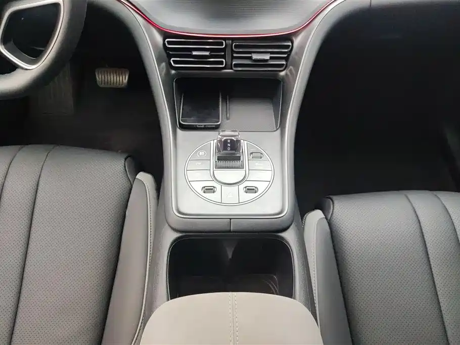 BYD Sealion 05 DM-i 2026 — фото 16