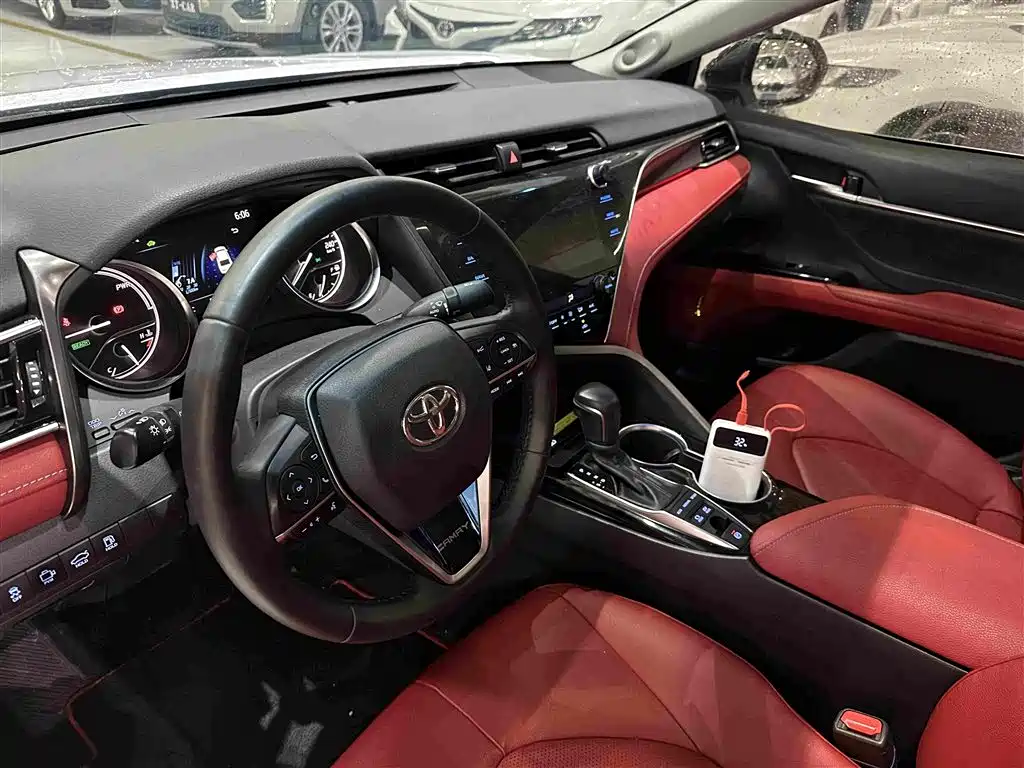 Toyota Camry 2019 — фото 5