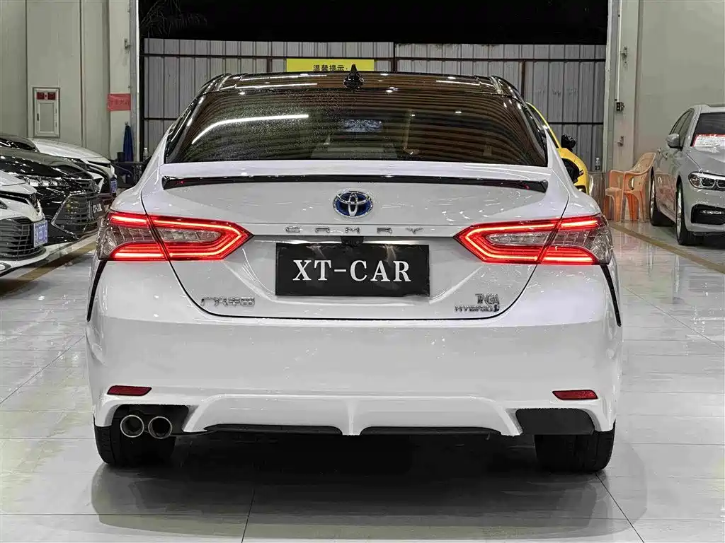 Toyota Camry 2019 — фото 11