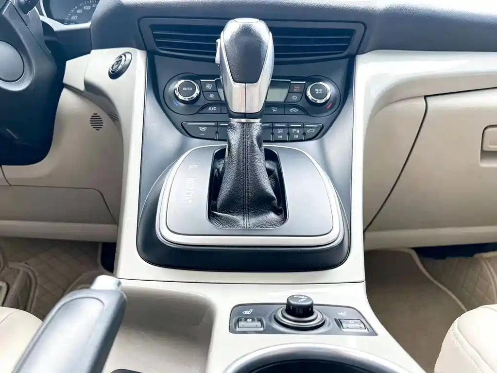 Ford Kuga 2015 — фото 14