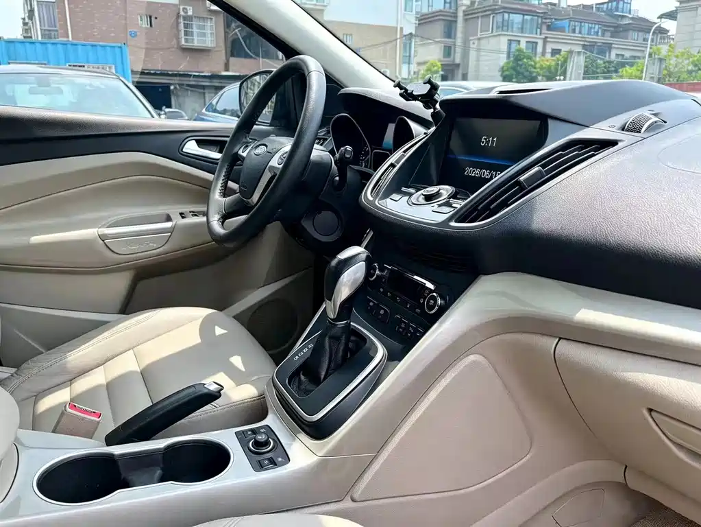 Ford Kuga 2015 — фото 16