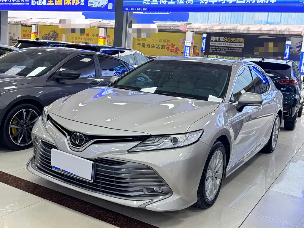 Toyota Camry 2018 — фото 1