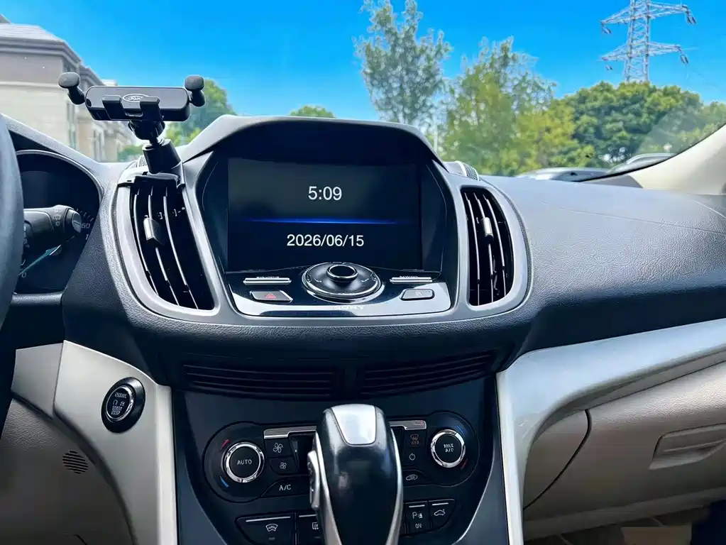 Ford Kuga 2015 — фото 13